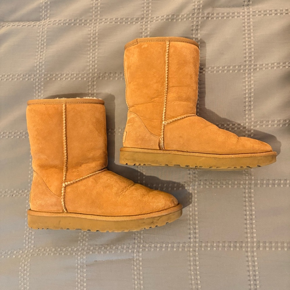 Women’s UGG Classic Short Boots - Chestnut